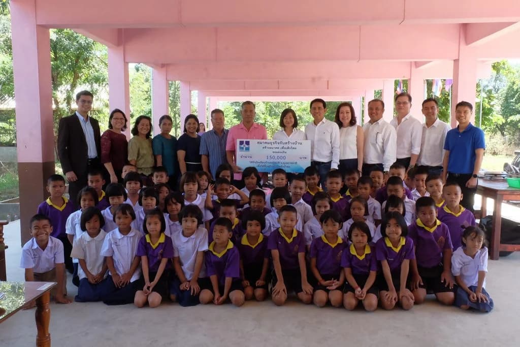 สมาคมธุรกิจรับสร้างบ้าน มอบเงินบริจาคช่วยฟื้นฟูโรงเรียนบ้านดอนตะลี จ.อุบลราชธานี หลังน้ำลด