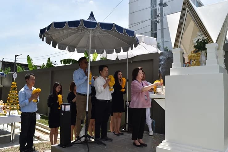 ผู้บริหาร The Cube Loft Ladprao จัดพิธีมงคลอัญเชิญท้าวมหาพรหมประดิษฐานภายในโครงการ